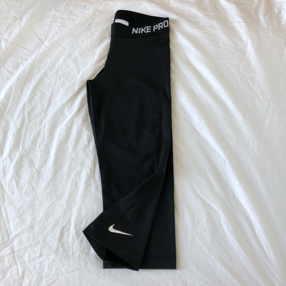 Nike Pro workout pant; black, M